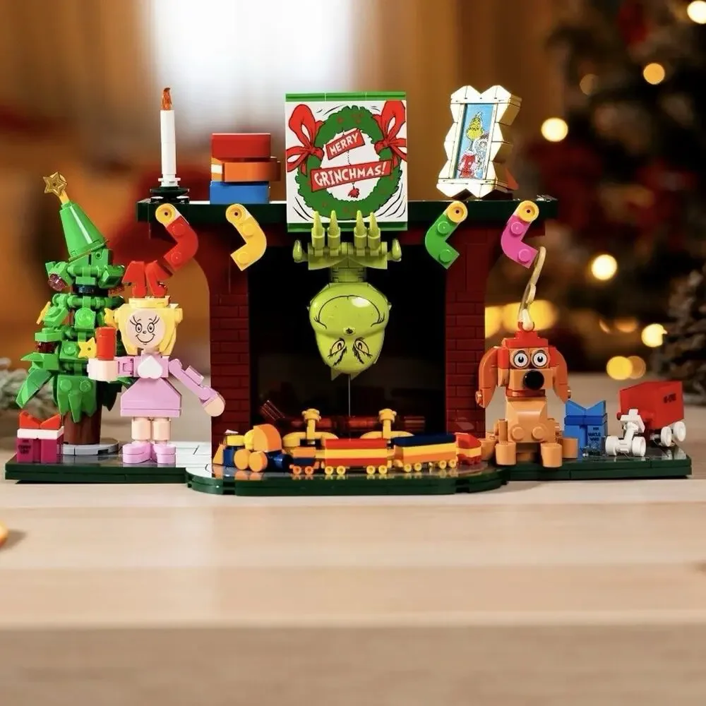 Brickcraft The Grinch Grinchmas Eve Fireplace Building Kit, 547 Pieces, Holiday